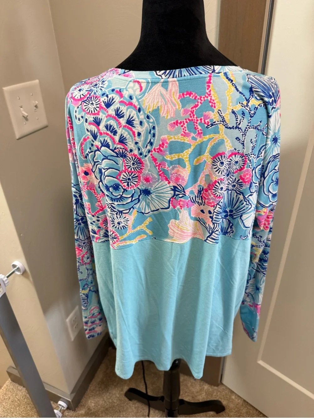 Lily Pulitzer Finn Long Sleeve Colorful Beachy T-Shirt Comfort Stretch Aqua Blue - Picture 5 of 6